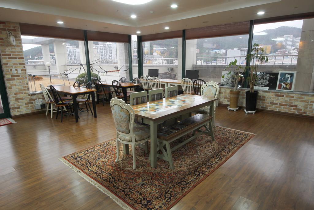 Hostel The New Day Busan Buitenkant foto