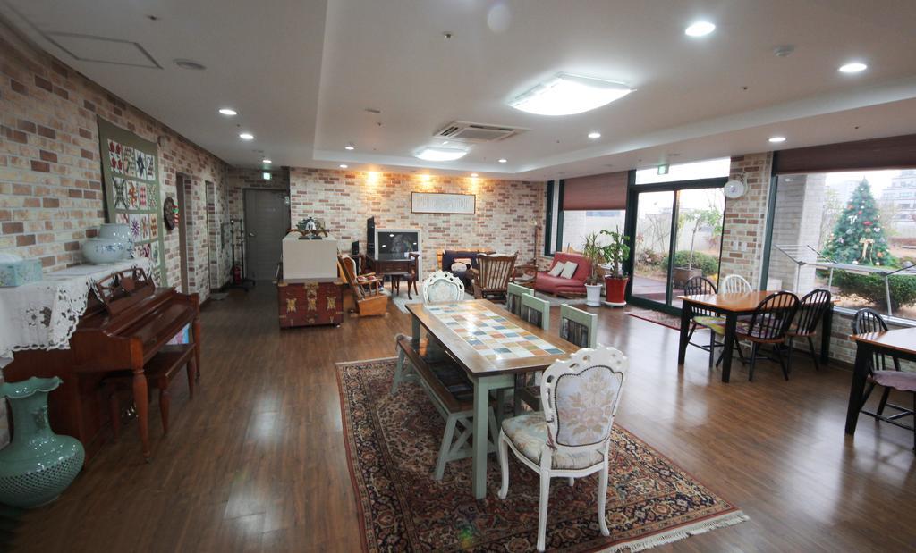 Hostel The New Day Busan Buitenkant foto