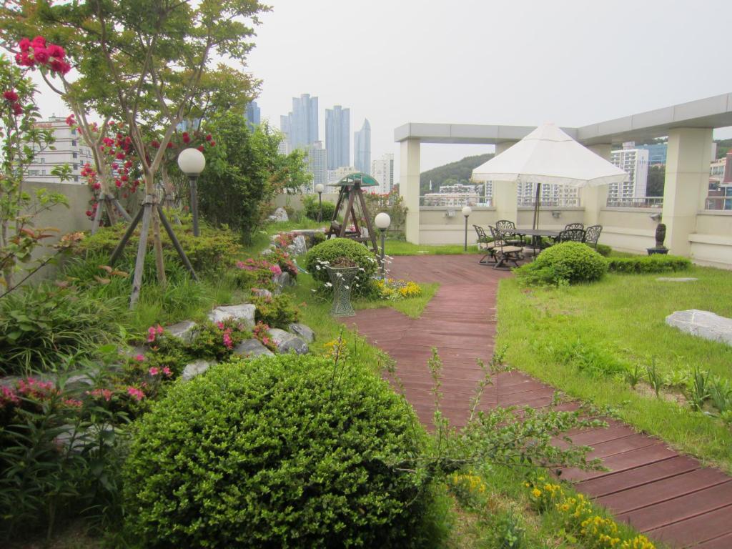 Hostel The New Day Busan Buitenkant foto