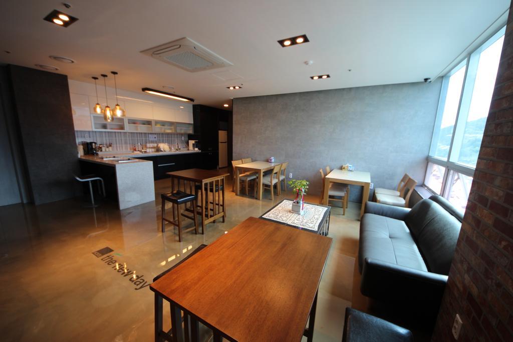 Hostel The New Day Busan Buitenkant foto