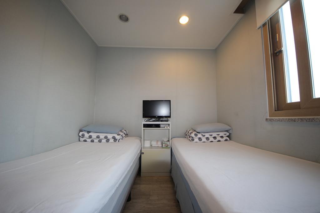 Hostel The New Day Busan Buitenkant foto