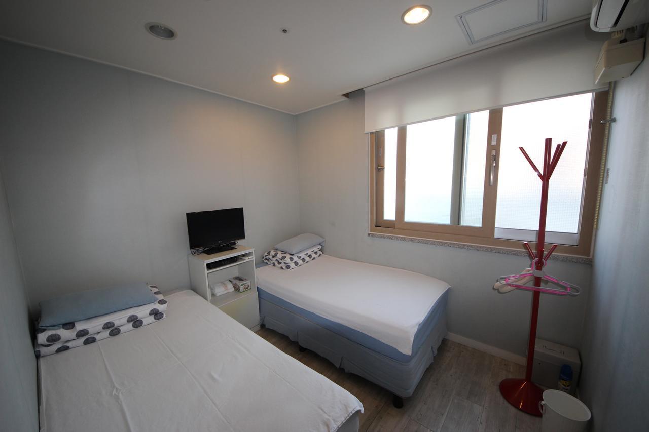 Hostel The New Day Busan Buitenkant foto