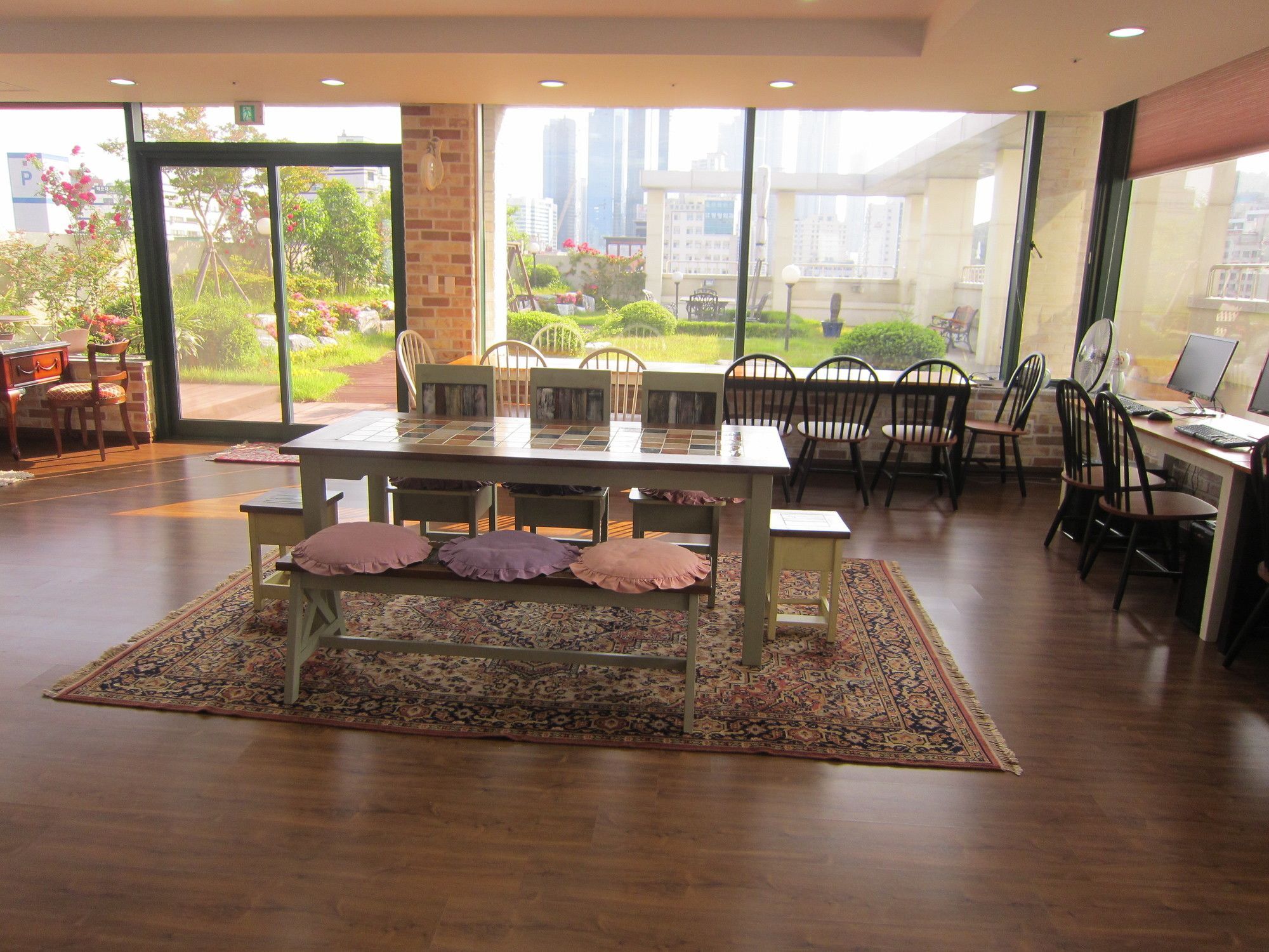 Hostel The New Day Busan Buitenkant foto